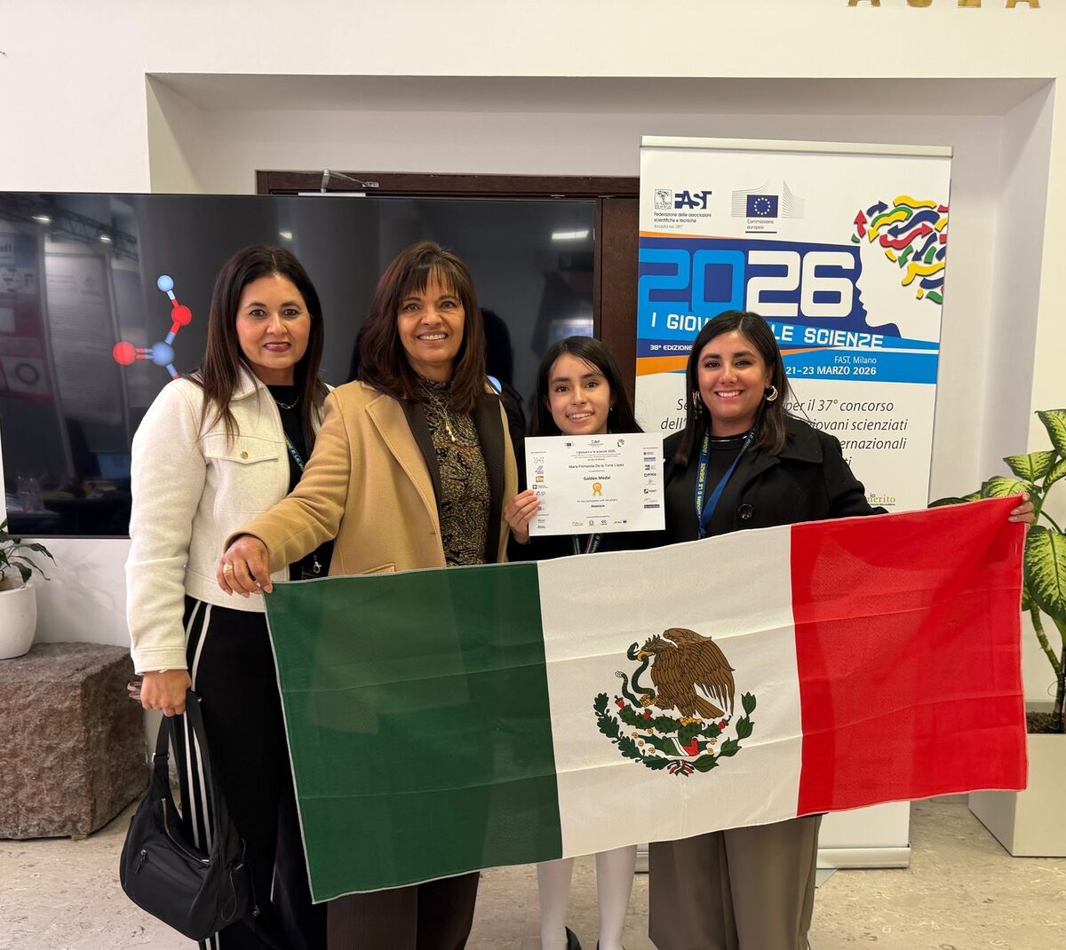 En Italia, lagunera gana oro con proyecto científico. | Especisl