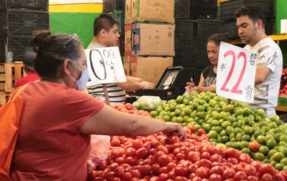 El jitomate ha sido de los productos que se ha visto a la baja en precio. | Raúl Palacios