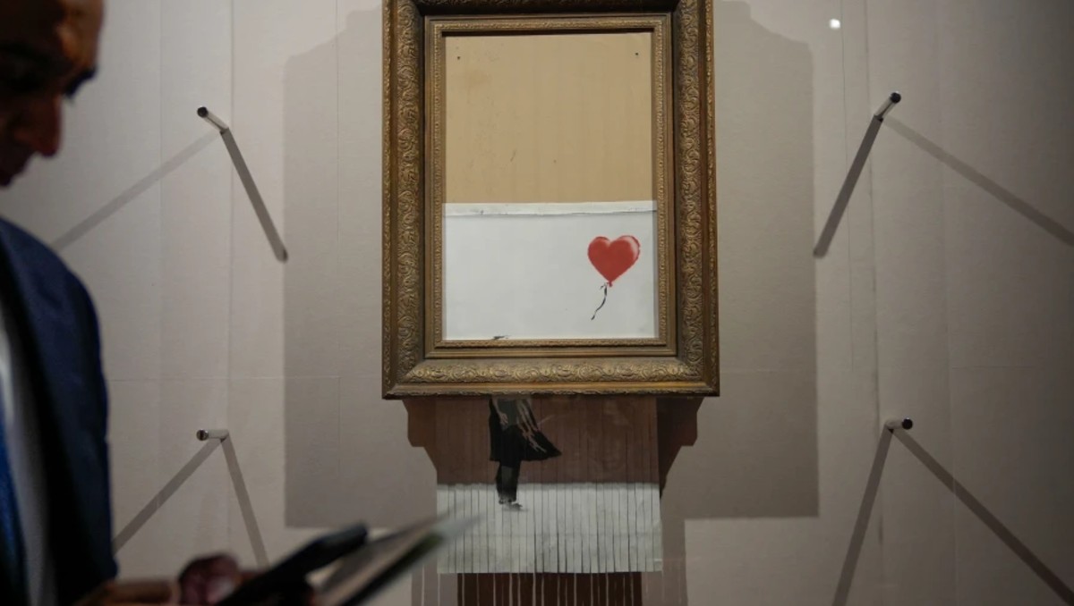 La obra 'Niña sin globo' de Banksy. | AP