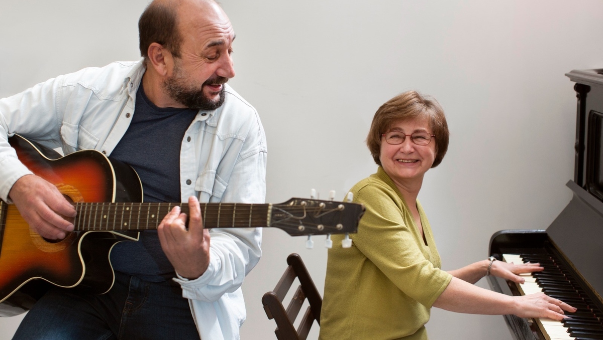 La música tiene un efecto protector a lo largo de la vida lo que puede ser utilizado en favor de un envejecimiento saludable | Especial