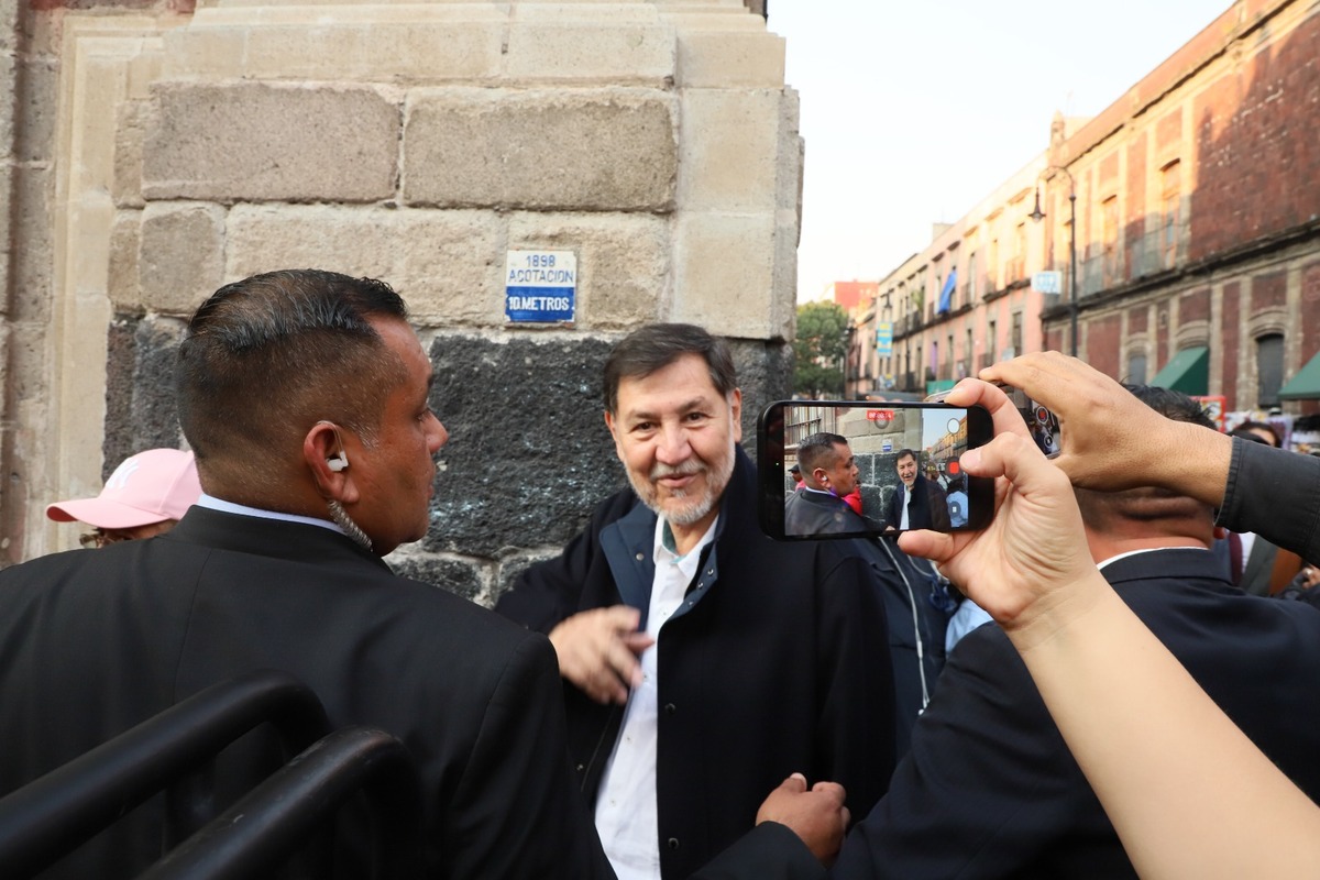 Noroña dona 64 mil pesos para ayudar a Cuba tras llamado de AMLO