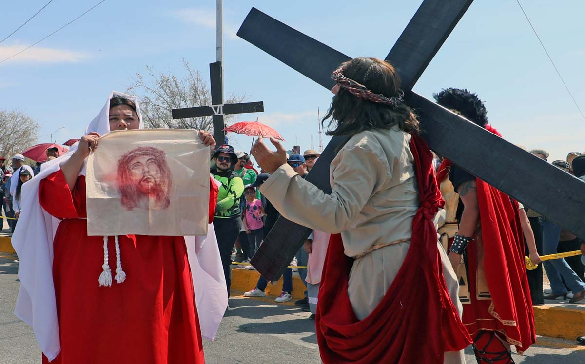 Viacrucis en Torreón. | Foto: Verónica Rivera