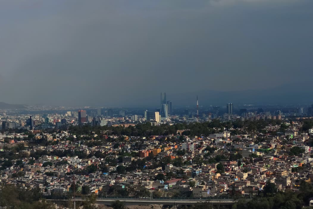 Vista aérea de la CdMx desde la L3 del Cablebús (Constituyentes-Santa Fé). | Foto: César Zayago