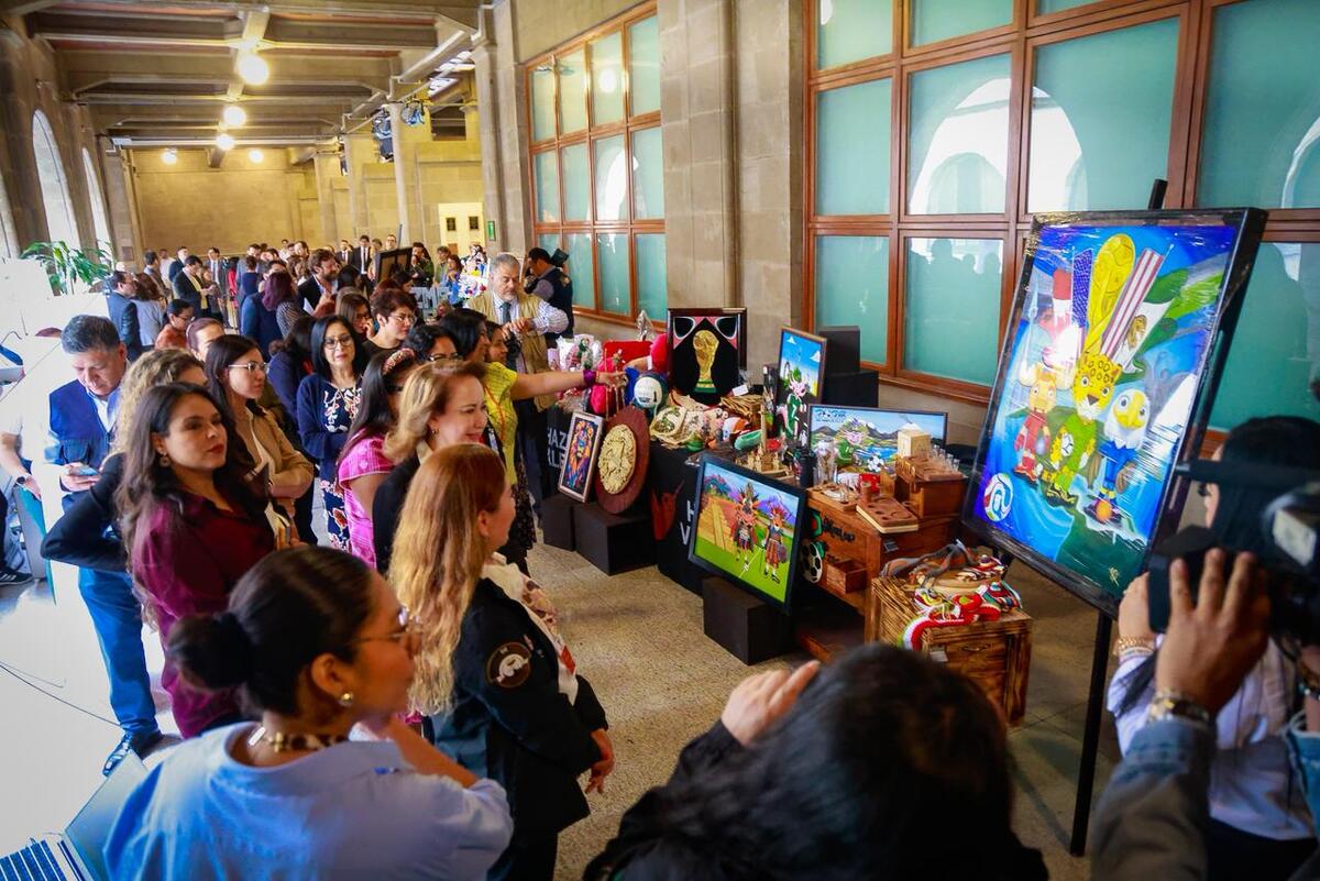 Yasmín Esquivel Mossa señaló que el trabajo puede llevar a un avida digna dentro de la cárcel.