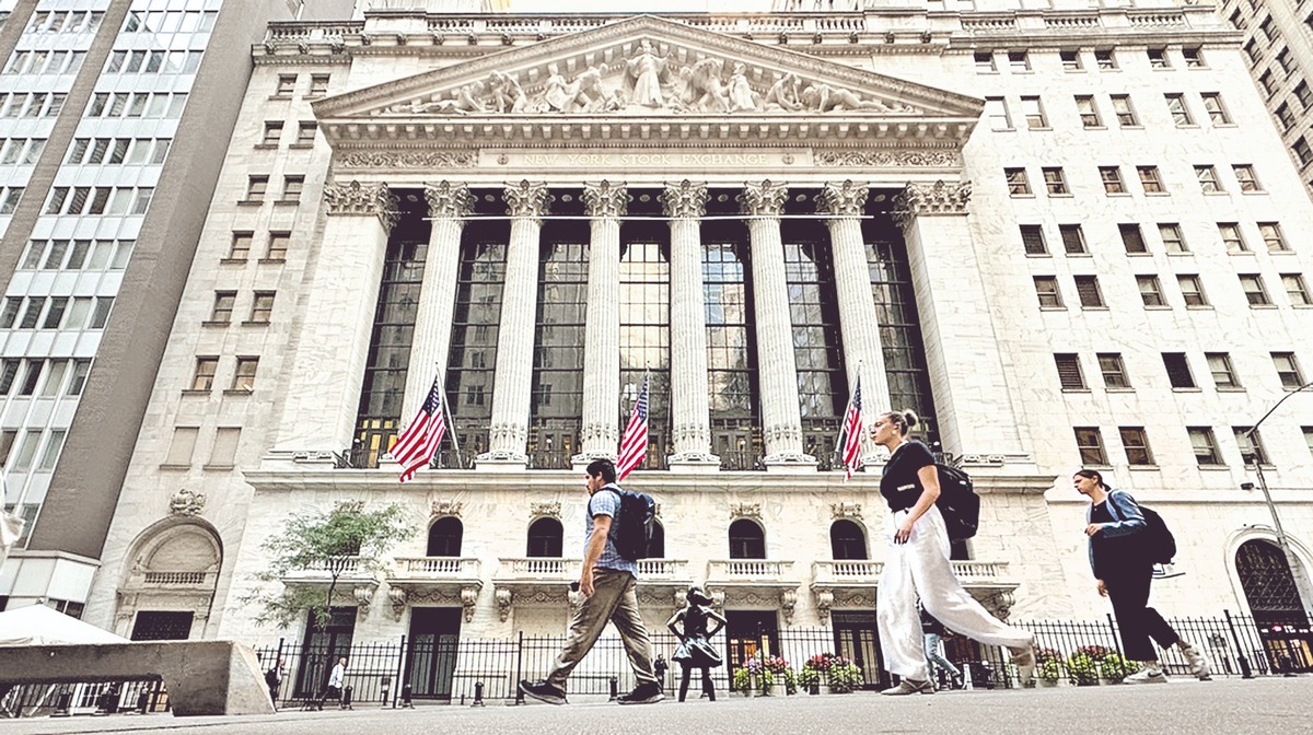 La actividad del sector privado se tambalea en todo el orbe. PETER MORGAN/AP