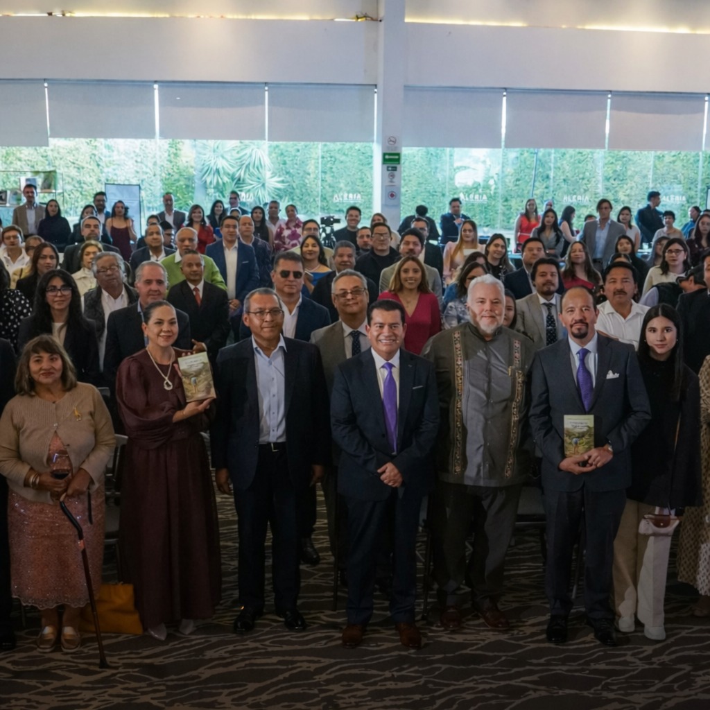Alberto Gínez Altamirano presenta su libro en Pachuca. (Especial)