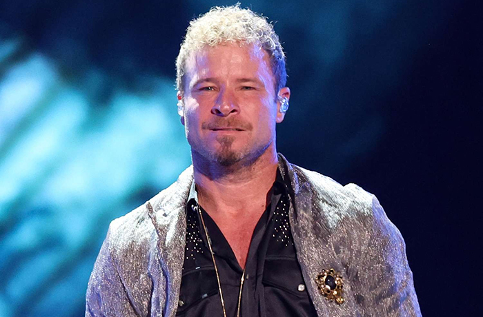 Brian Littrell presenta denuncia por acoso en su casa