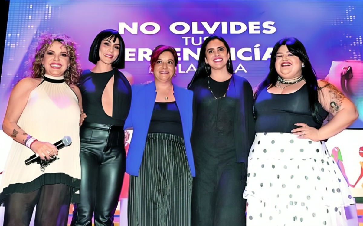 La cantante María León, 'La Fatshionista', la compositora Mary Morín y las psicólogas Wendy Figueroa y Nayeli Góngora en la SACM.