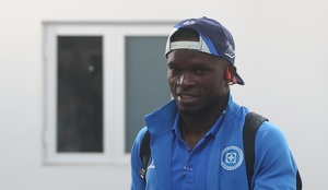 Christian Ebere, jugador de Cruz Azul, no pudo realizar el viaje a Estados Unidos para enfrentar al Atlético Nacional con el resto del equipo