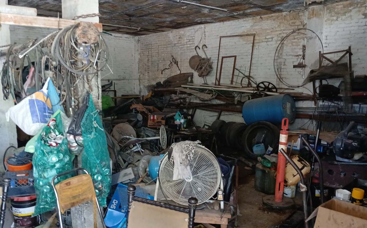 Clausuran taller mecánico por encontrar personas consumiendo alcohol. | Foto: Especial