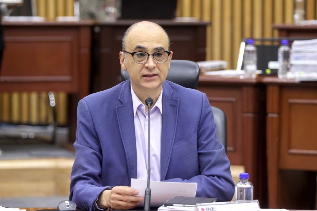 El consejero electoral, Martín Faz, explicó que la iniciativa de Sheinbaum podría duplicar costos. | INE