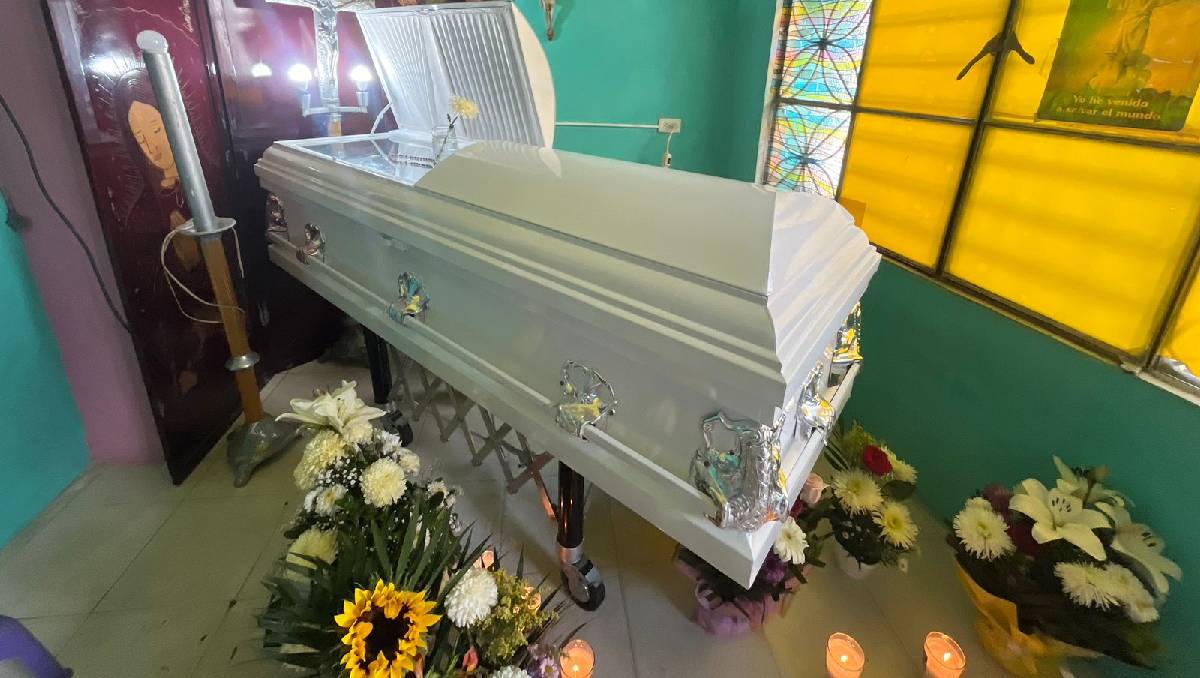Funeral de la estudiante ahogada en playa de Coatzacoalcos. | Foto: Fluvio Cesar Martínez