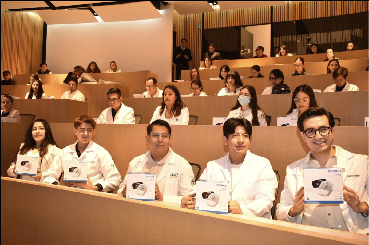 Los monitores serán utilizados por estudiantes de Medicina en actividades de formación clínica y comunitaria.(Cortesía)