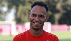 Morgan Mathelon, maestro de Educación Física, es uno de los jugadores que buscarán su pase al Mundial con Nueva Caledonia