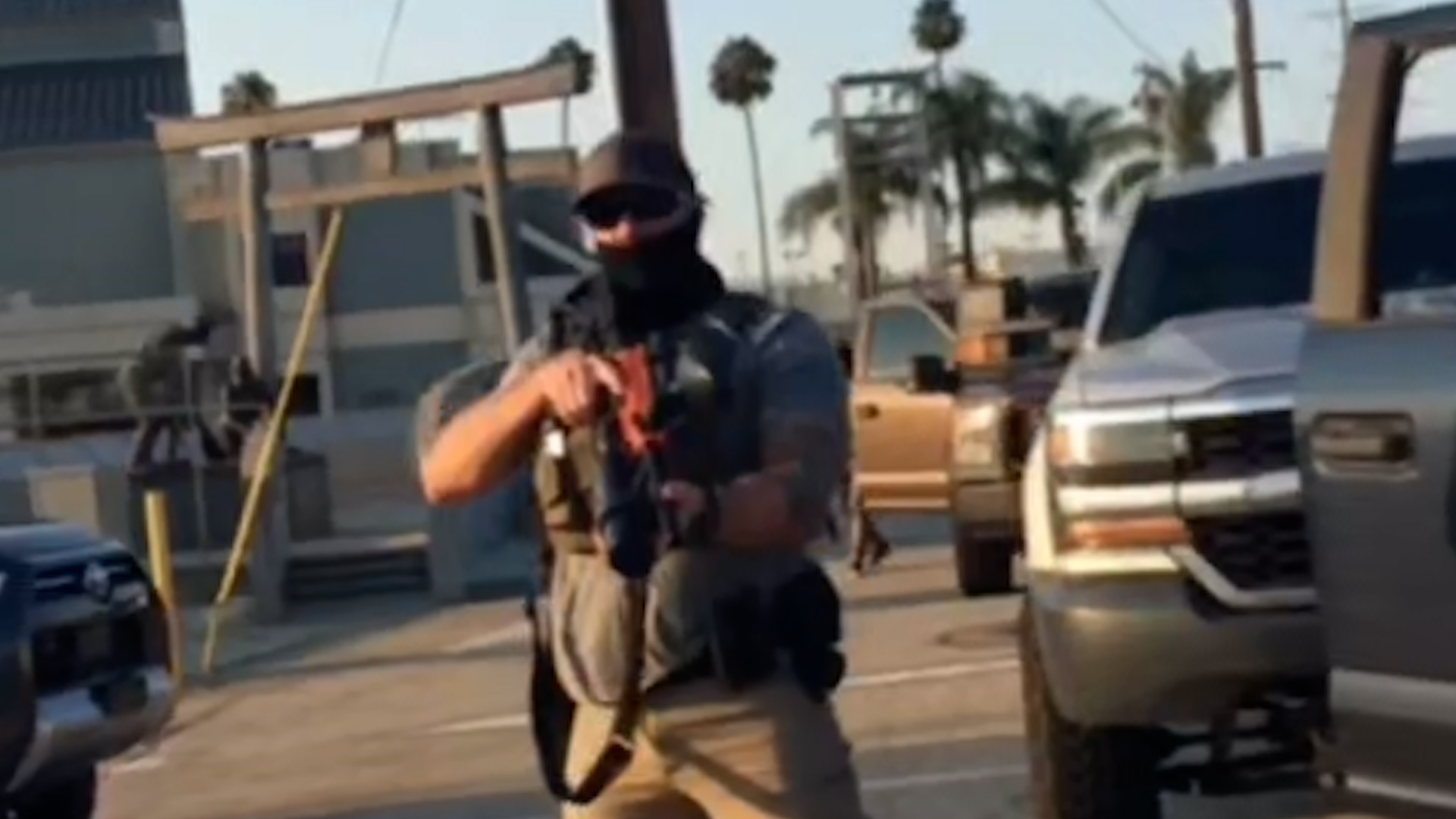 Patrullas comunitarias vigilan a ICE en Los Ángeles pese a amenazas