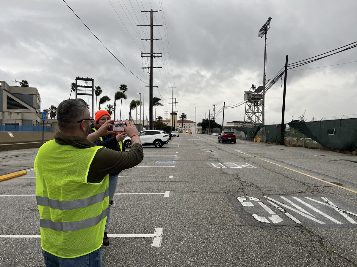 Las patrullas comunitarias vigilan los vehículos de ICE en una de las ciudades con más latinos en Estados Unidos. | Especial