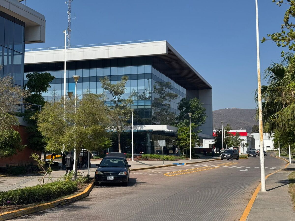 "No hay sistema", es la única respuesta que reciben los ciudadanos que intentan pagar el predial o el agua en el CAT de Tlajomulco. | Alan Castellanos