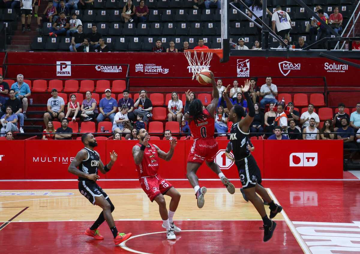 Los Ángeles de la Ciudad de México se llevó el triunfo y la serie sobre los Toros Laguna. (Verónica Rivera)