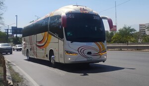 Los autobuses de Surinam y Bolivia arribaron sin contratiempos para su partido  en el Estadio de Monterrey.