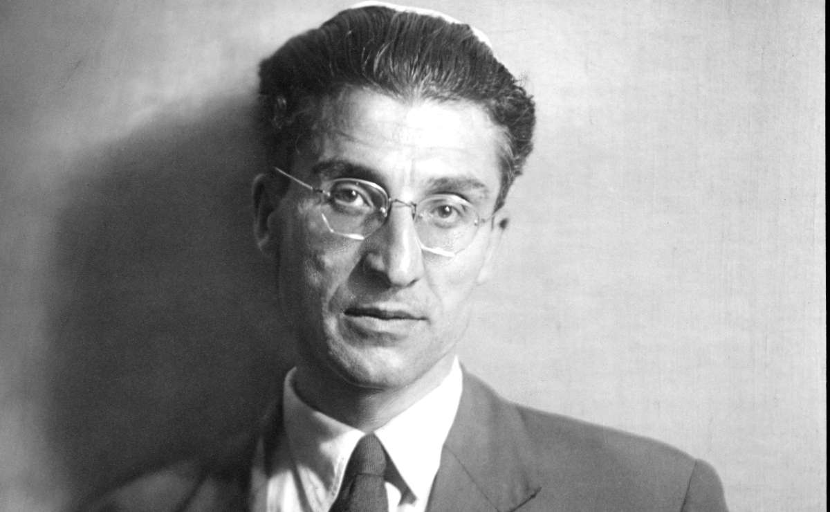 #Laberinto | Aitana Monzón prologa la reedición de Trabajar cansa y subraya la tensión entre luz y tiniebla en la obra del poeta italiano.