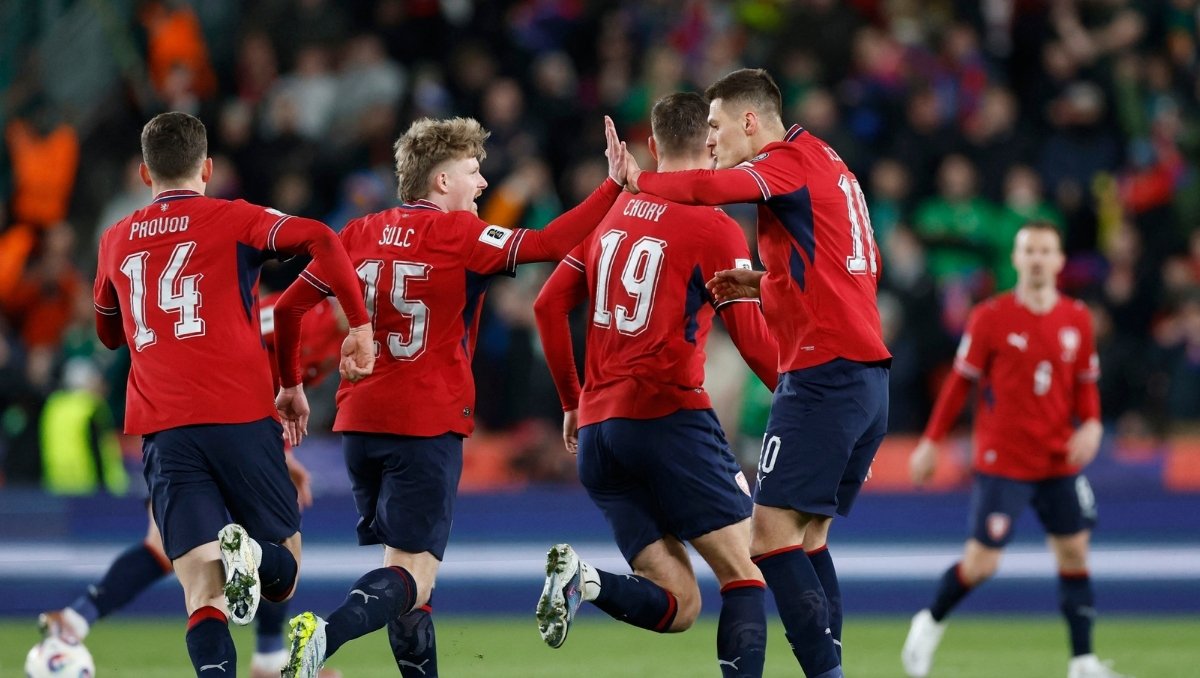 Chequia remonta y vence en penales a Irlanda; avanza a la Final del repechaje UEFA (Reuters)