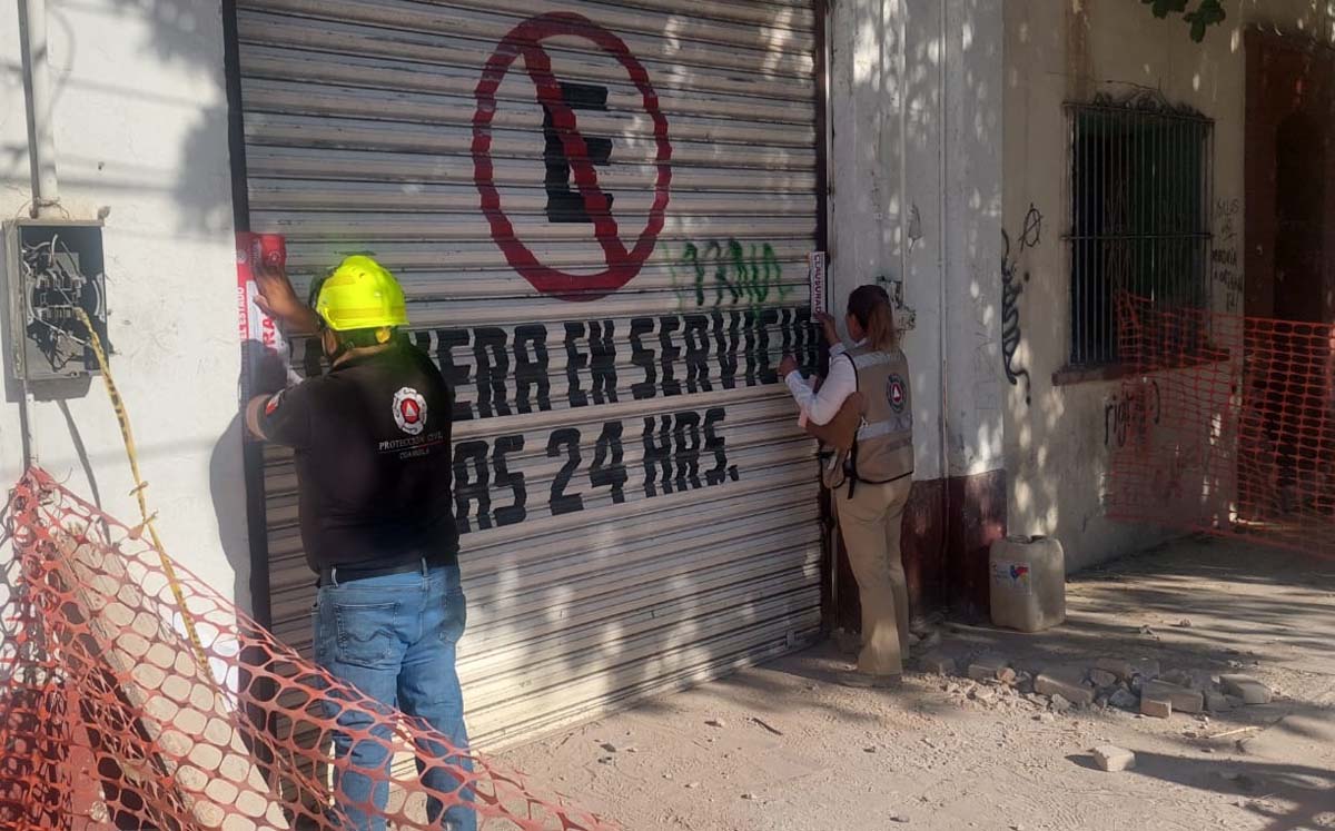 Clausuran construcción que habría provocado derrumbe en librería. | Foto: Especial