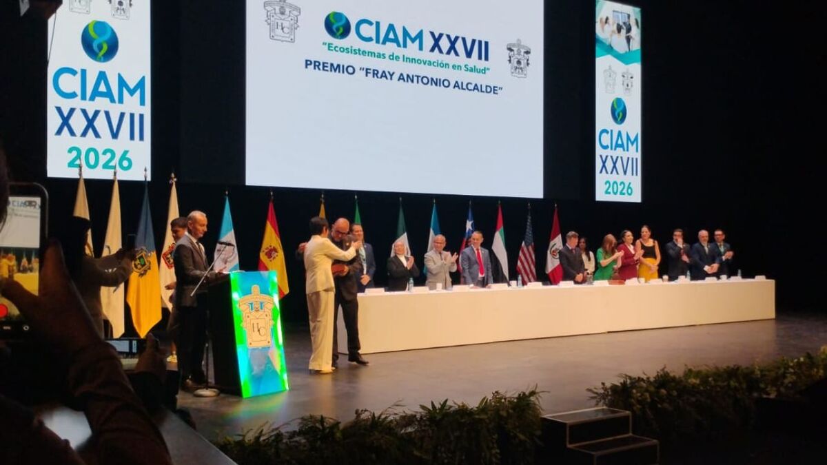 Entregan reconocimiento Fray Antonio Alcalde a Villanueva, Lemus y Planter (Cortesía)