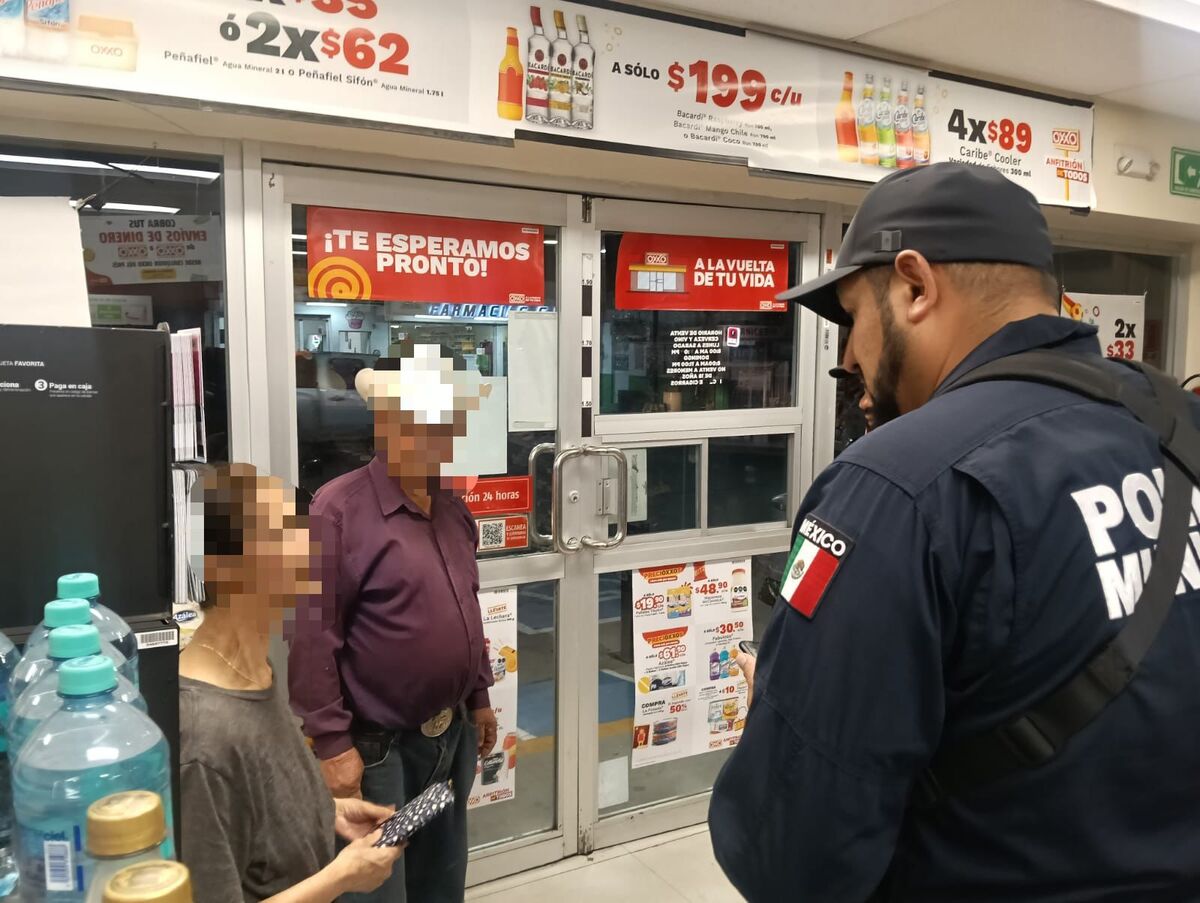 Ya estando en la tienda de conveniencia para realizar la transacción, la afectada tuvo algunas dudas y decidió llamar a emergencias. | Especial