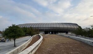 Personal del estadio perfecciona los últimos detalles para que la gente pueda disfrutar de la mejor manera el Bolivia vs Suriname.