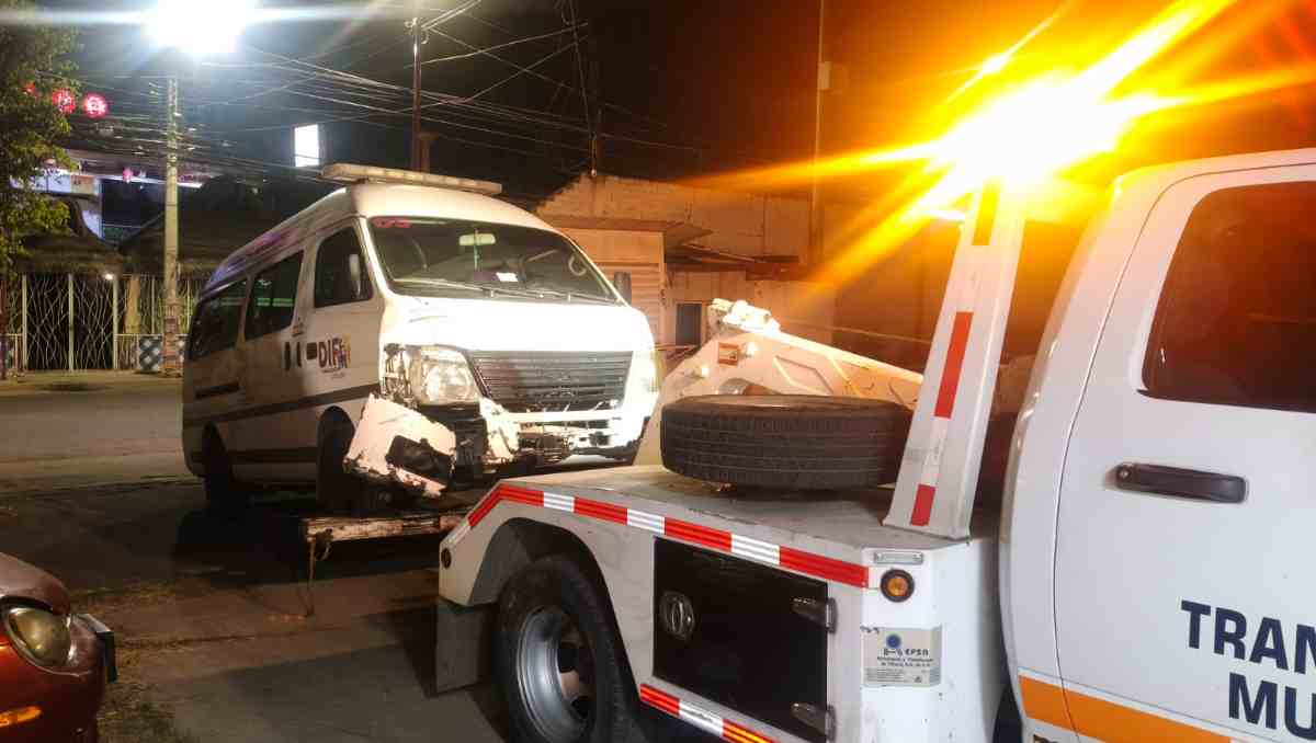 La joven viajaba en una bicicleta sobre la Avenida del Peñón, cuando intentó cruzar el carril confinado del Mexibús. Especial