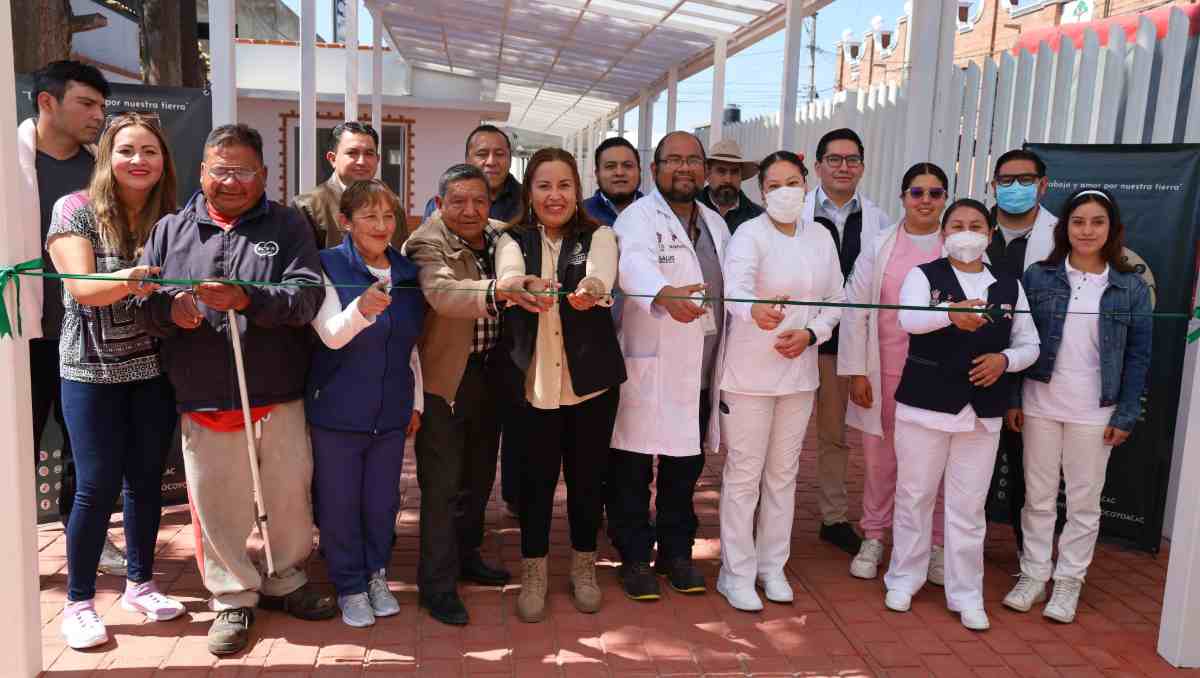 Nancy Valdez, realizó la entrega de la obra de rehabilitación de la clínica IMSS-Bienestar en San Pedro Cholula. Especial