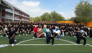 Cerca de 200 alumnos de secundaria en Monterrey se unen para fusionar el arte y el fútbol. Conoce la historia de la maestra Marie Ange y su bailable.
