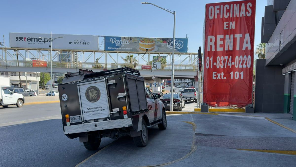 Tras realizarle maniobras de reanimación, paramédicos declararon al hombre sin signos vitales.