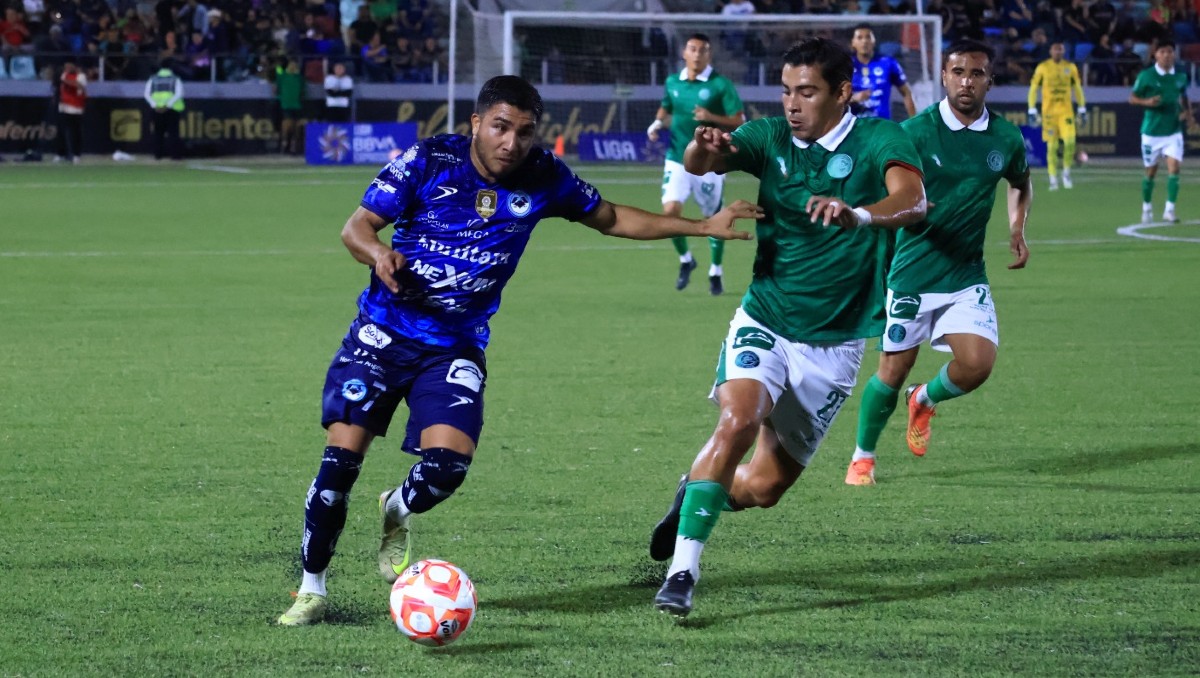 Acción del partido entre Atlético La Paz y la Jaiba Brava.