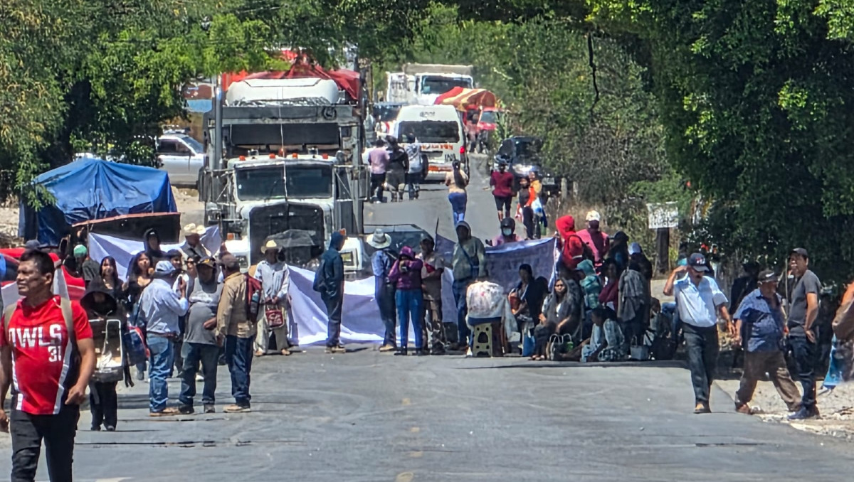 Bloqueo carretera Tehuacan - Coxcatlan | Especial