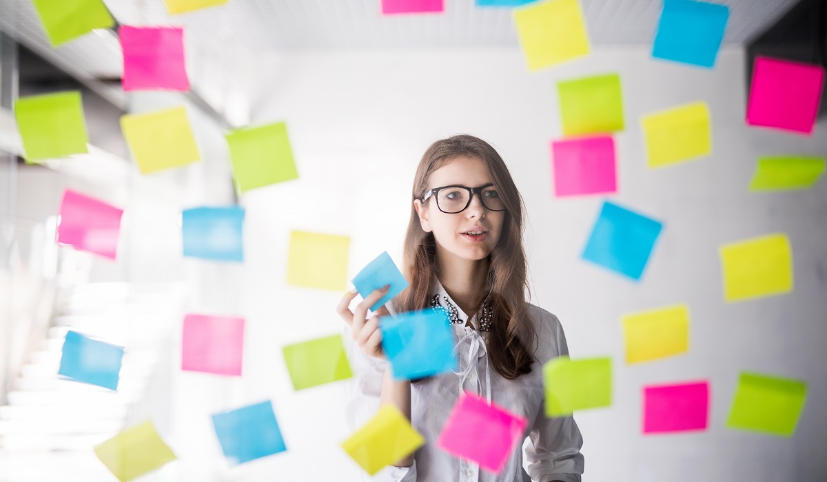 Se considera una herramienta práctica y efectiva para establecer metas claras, alcanzables y motivadoras. (freepik.es)