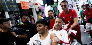 Ex futbolistas y leyendas de la Selección de Portugal recorrieron las calles de Tepito y echaron unas retas en el Campo del Maracaná y en el centro de Coyoacán