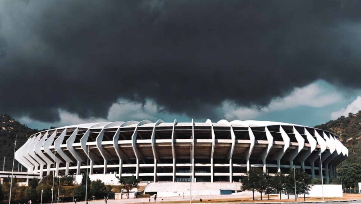 Nubosidades sobre estadio de futbol (Imagen ilustrativa) | Imagen generada con IA (Grok)