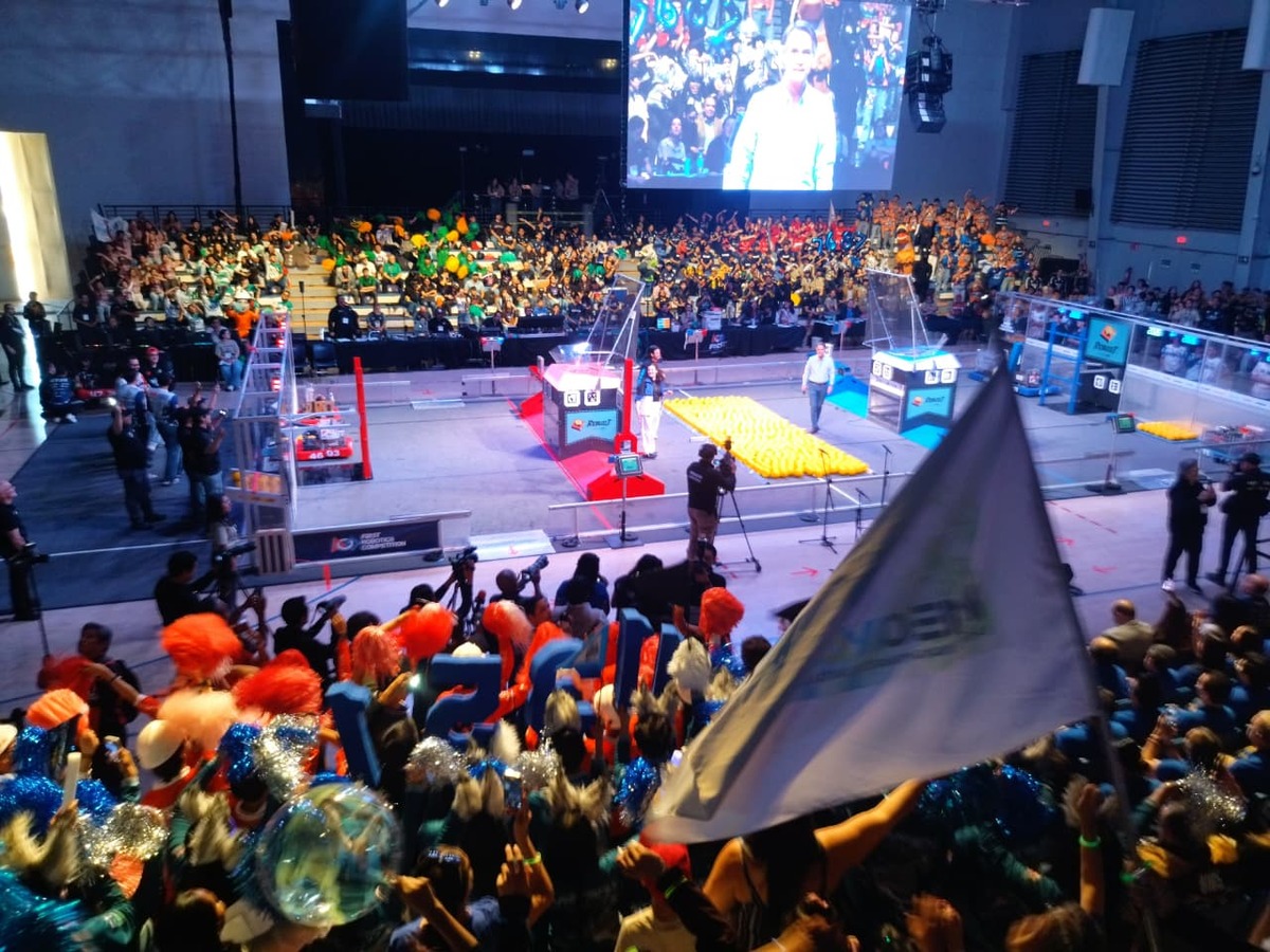 El primer partido de clasificación del día se desarrolló entre la alianza azul, conformada por los equipos 6199, 9593 y el 6647. | Rolando Riestra