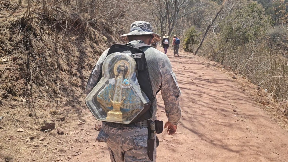 Peregrinos recorren más de 100 kilómetros rumbo al santuario de la Virgen del Rosario en Talpa (Juan Carlos Munguía)