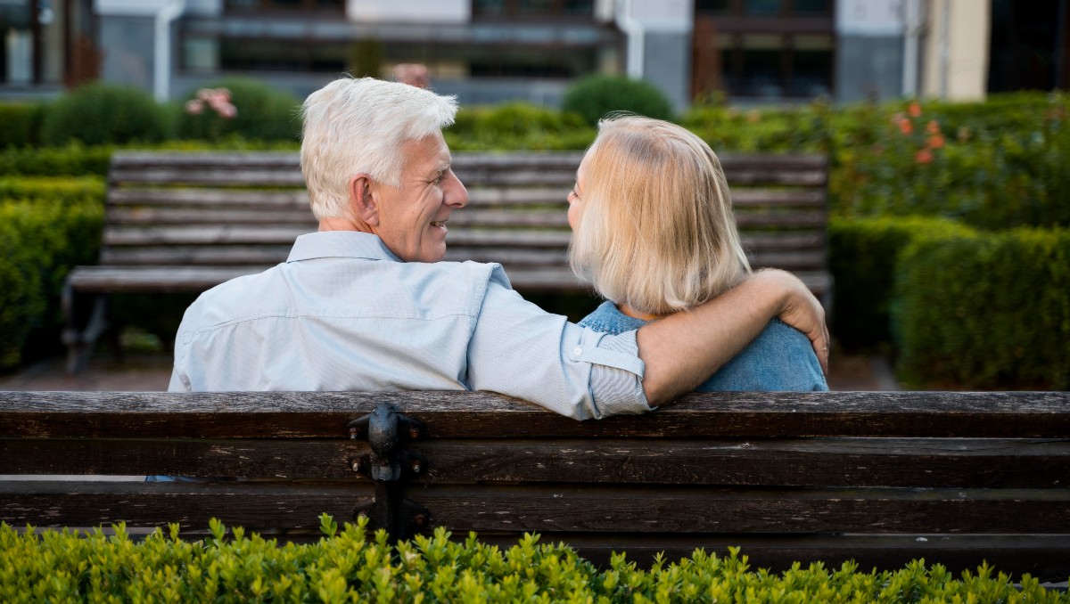 Las salidas románticas ayudan al bienestar de una relación, pero los hábitos diarios hacen aún más la diferencia