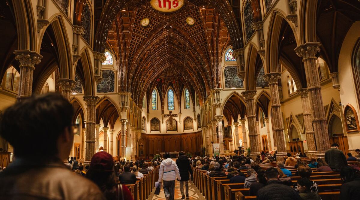 El Times recopiló datos de más de dos decenas de diócesis. Cada una informó de un aumento significativo de nuevos conversos.|