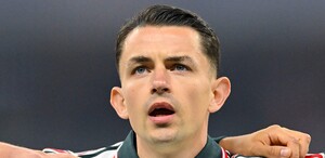 Álvaro Fidalgo se gana los elogios de la afición al cantar el Himno Nacional Mexicano