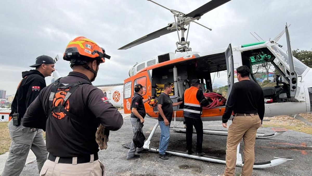 Con apoyo del helicóptero de PCNL, los elementos realizan las labores de búsqueda. | Especial