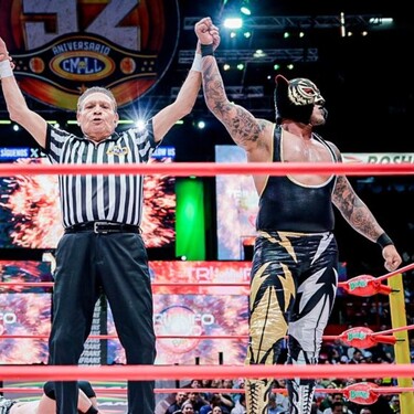 Black Tiger, el nuevo personaje del CMLL, debutó en la Arena México con victoria haciendo equipo con Averno