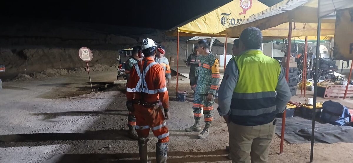 Brigadas de rescate en la mina Santa Fe, en El Rosario, Sinaloa. | Coordinación Nacional de Protección Civil