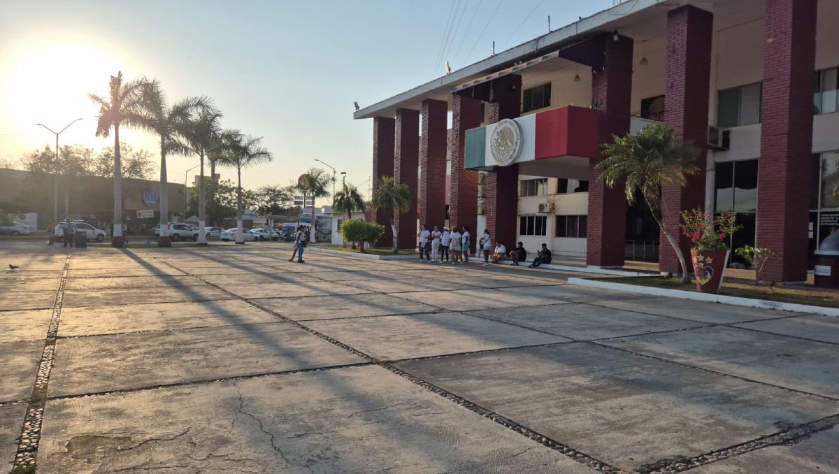 El contingente pretendía trasladarse a la entrada de la preparatoria y posteriormente concluir con una misa.