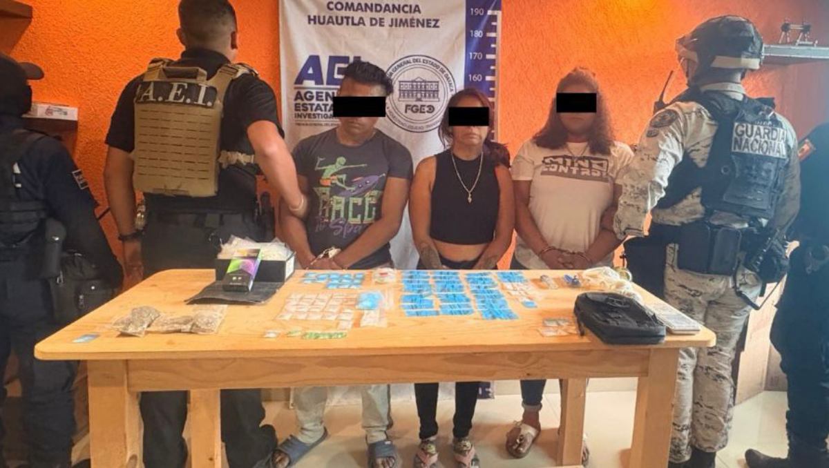 Detuvieron a tres personas, entre ellas dos mujeres, además del aseguramiento de diversas dosis de droga. | Especial