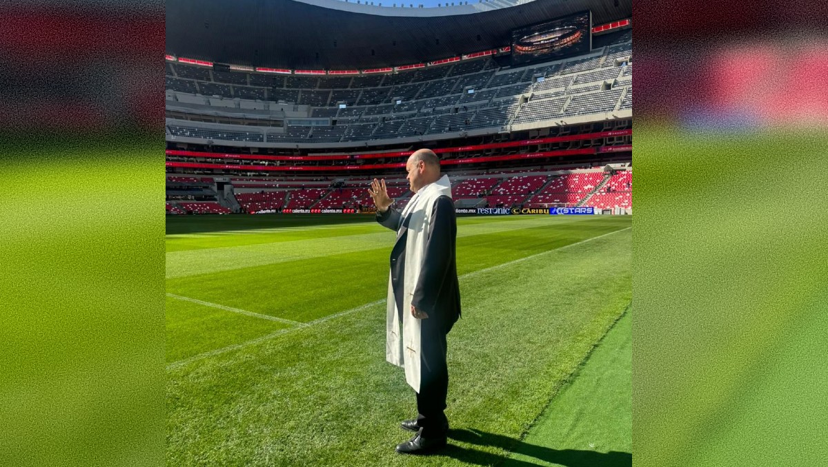Un obispo bendijo el Estadio Banorte previo a su reinauguración. | Foto: Francisco Javier Acero