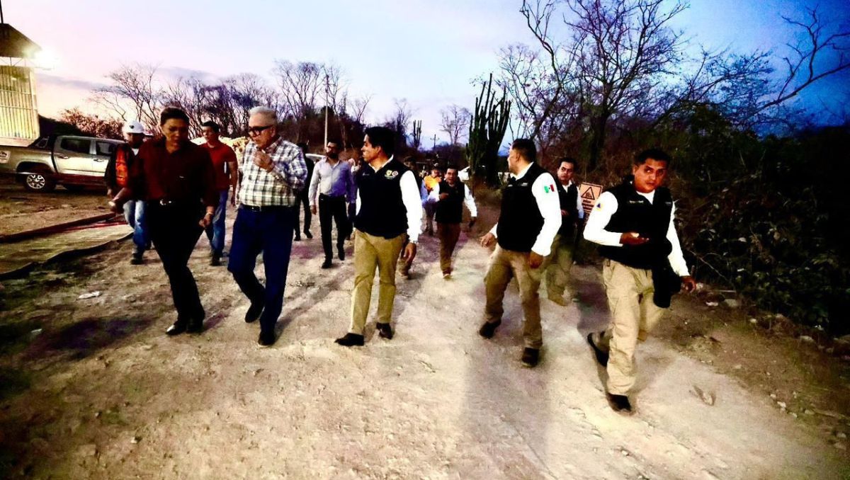 El gobernador Rubén Rocha supervisa las labores de rescate de los cuatro trabajadores atrapados en la mina Santa Fe, en la sierra de Rosario
